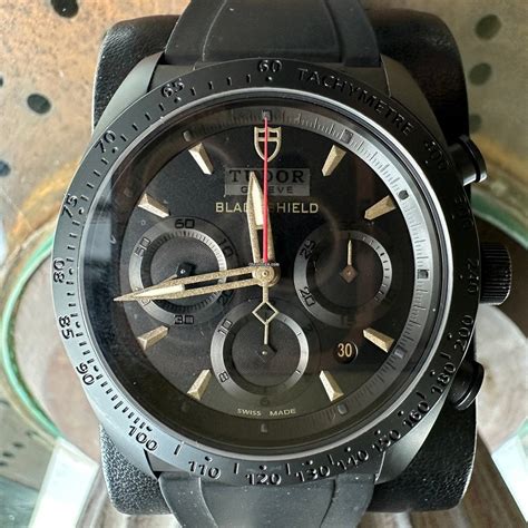 tudor black shield rosso